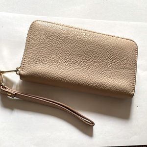EUC Fossil Wristlet